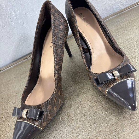 DKNY Patent Bow Monogrammed Pumps - Picture 5 of 14